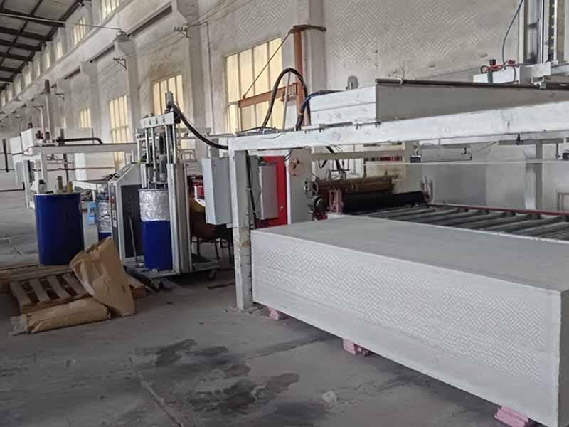 镁质彩钢复合机器